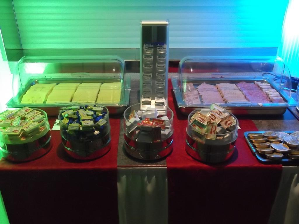 ホテル ヴァイヒンゲン ガルニ シュトゥットガルト エクステリア 写真